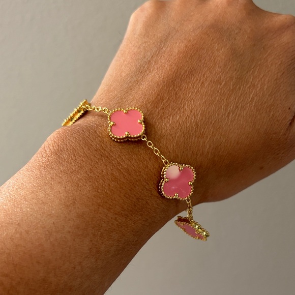 Elegant Pink Clover Bracelet - Picture 4 of 4